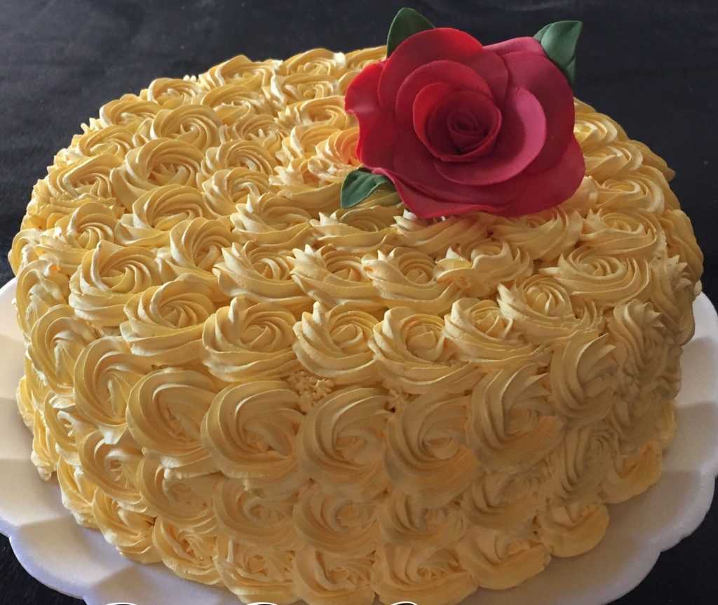 bolo amarelo chantilly