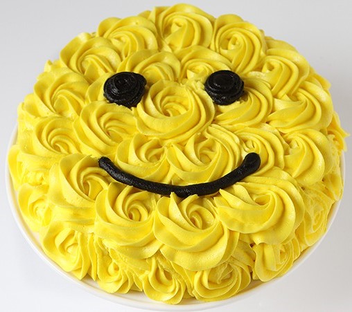 Featured image of post Bolo Amarelo Com Preto Chantilly : Bolo de chantilly tema sítio do pica pau amarelo os corantes que utilizei foram: