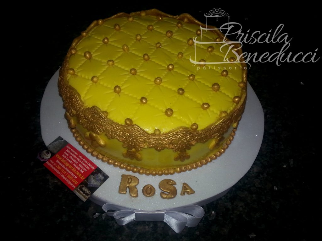 bolo amarelo chantilly