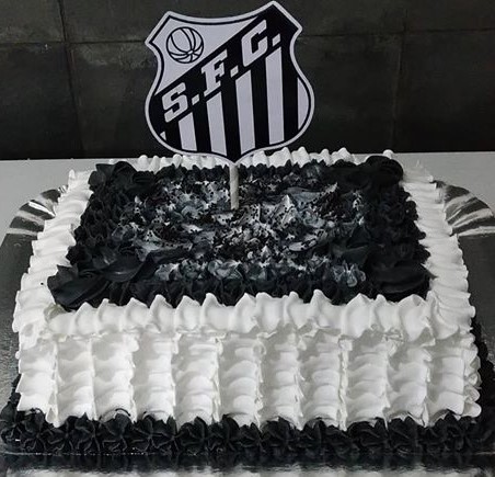 bolo do santos com topper