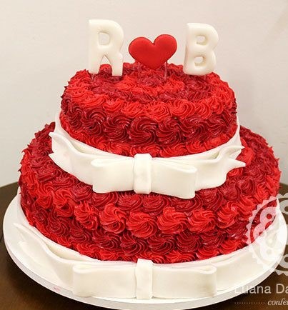 bolo vermelho e branco de casamento