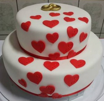 bolo de noivado vermelho e branco