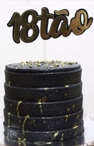 bolo 18 anos preto e dourado