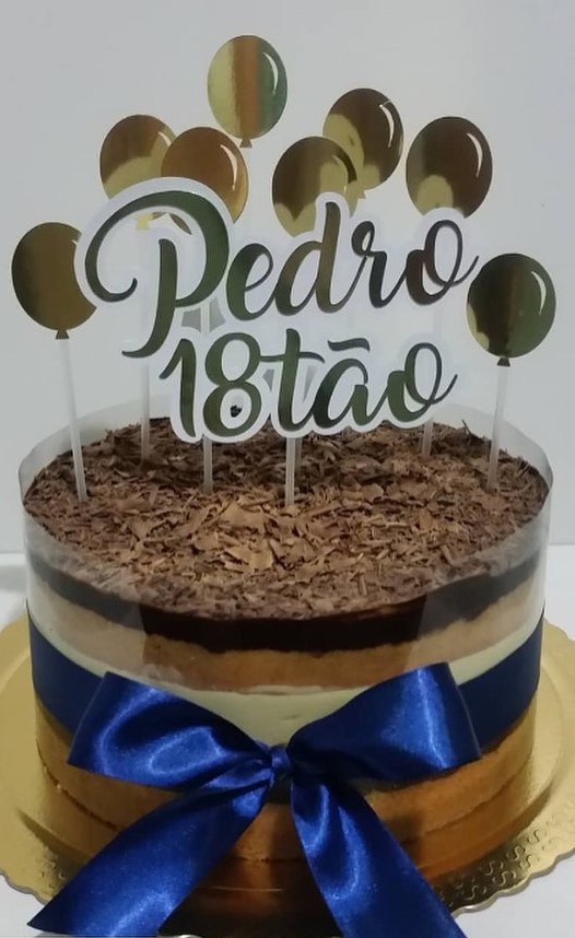 bolo 18 anos preto e dourado