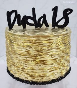 bolo 18 anos preto e dourado