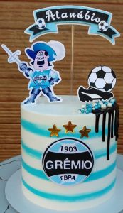 bolo do grêmio com topper