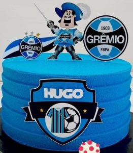 bolo do grêmio com topper