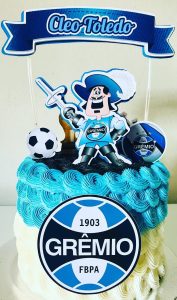 bolo do grêmio com topper