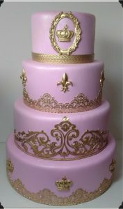 bolo rosa e dourado