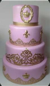 bolo rosa e dourado