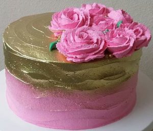 bolo rosa e dourado