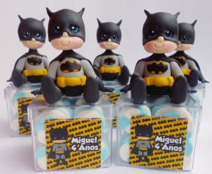 lembrancinha do batman de biscuit