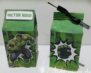 lembrancinha do hulk com caixa de leite