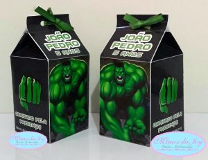 lembrancinha do hulk com caixa de leite