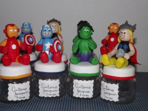 lembrancinha vingadores de biscuit