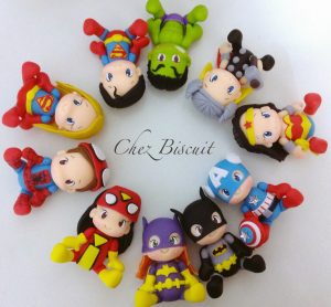 lembrancinha vingadores de biscuit