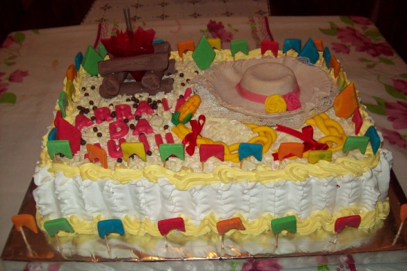 bolo de aniversário Junino