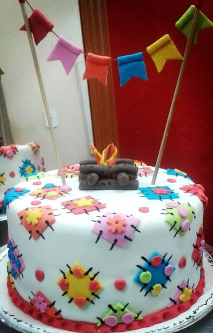 bolo de aniversário Junino