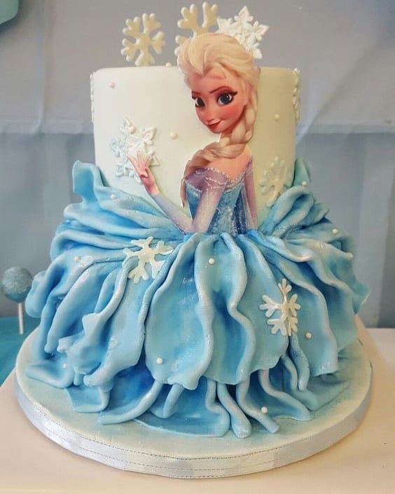 Bolo boneca Frozen