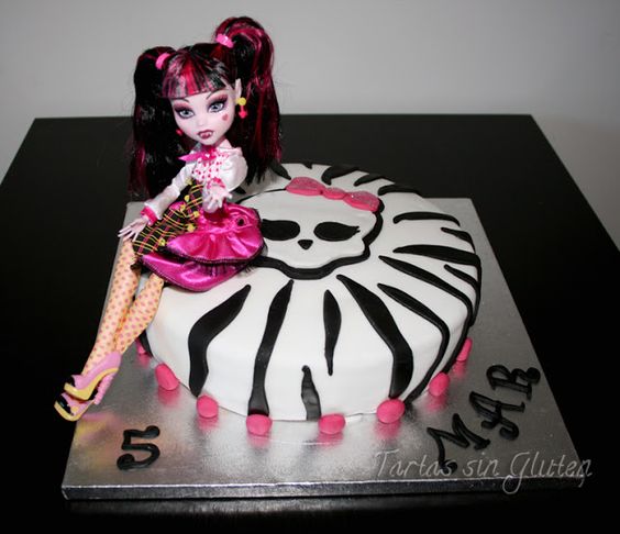 Bolo boneca Monster High