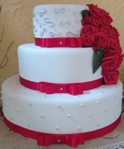 bolo de casamento simples Vermelho e branco