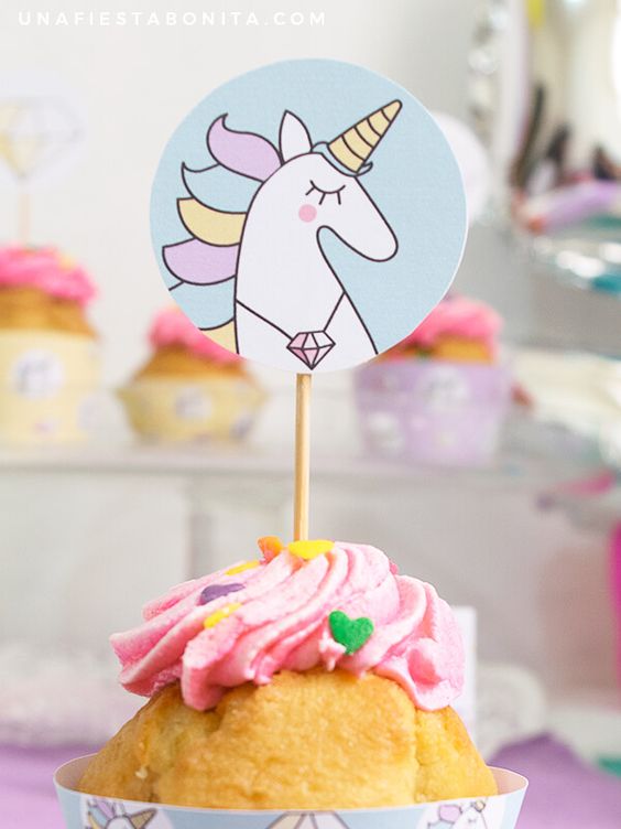 Cupcake Unicórnio Com Topper