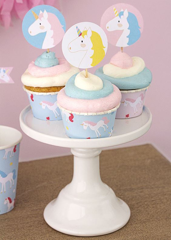 Cupcake Unicórnio Com Topper