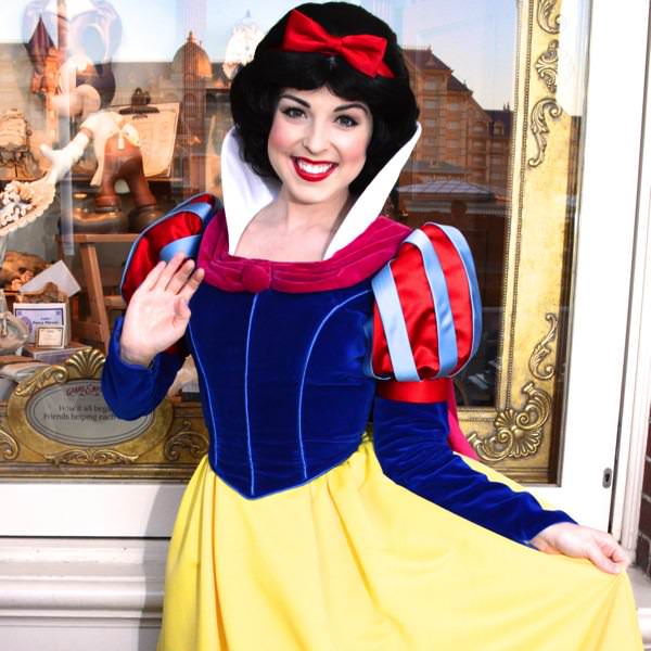 fantasia branca de neve Disney