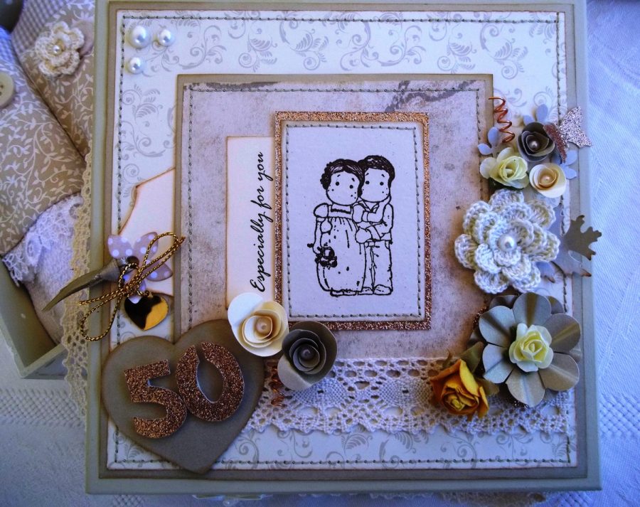 Lembrancinha bodas de ouro Scrapbook