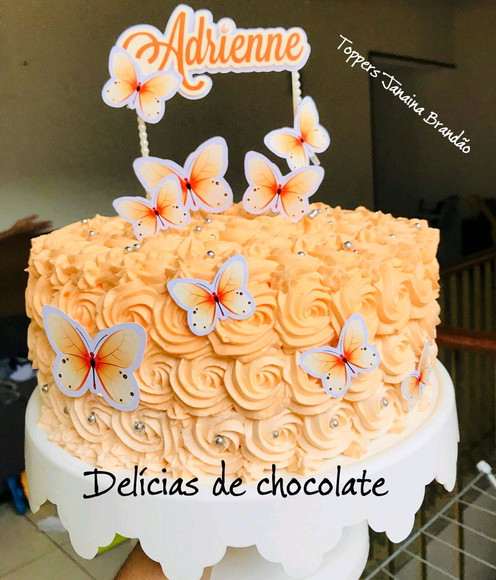 Bolo com Topper tema Borboletas Douradas  Bolo quadrado, Bolo, Cobertura  de chantilly