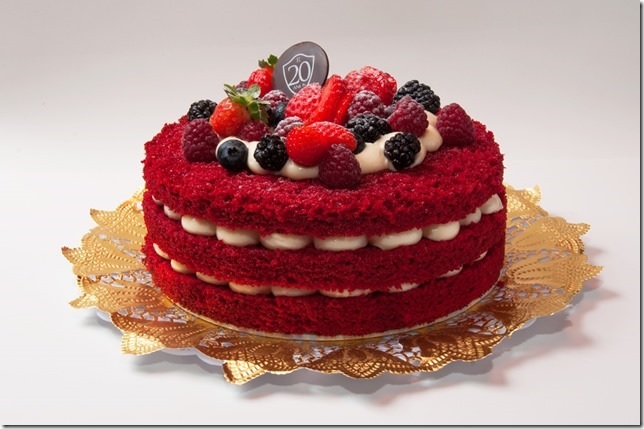 bolo decorado com morango Redondo
