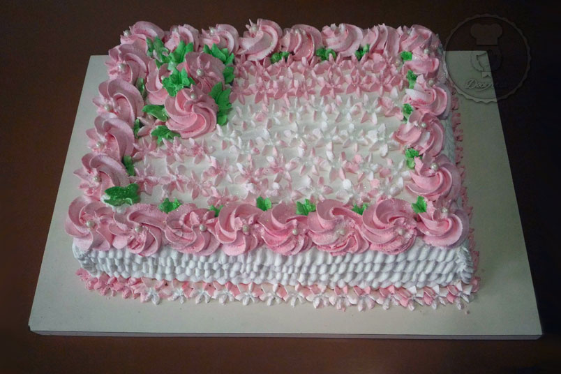 bolo decorado feminino Com Chantilly