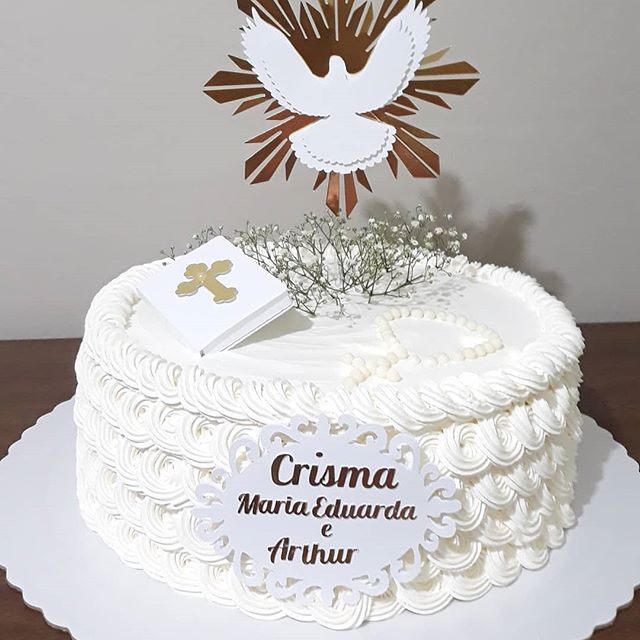 bolo para crisma Com Chantilly