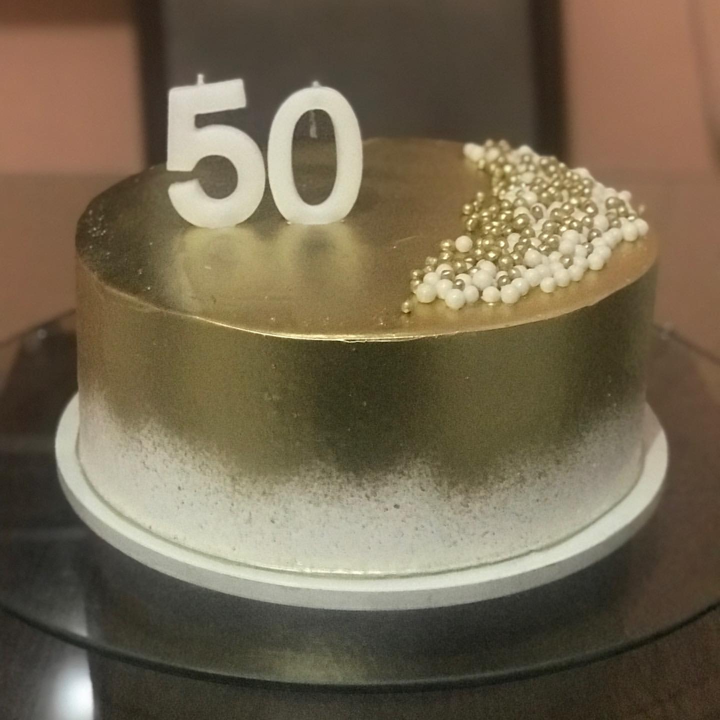 bolo 50 anos Dourado