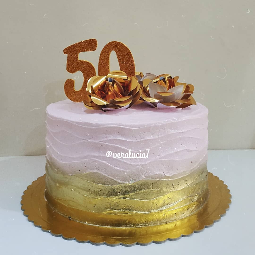 bolo 50 anos Dourado