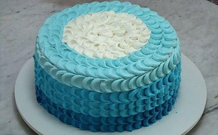 Bolo Azul e Branco Chantilly