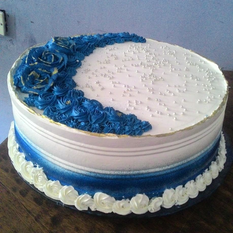 Bolo Azul e Branco Chantilly