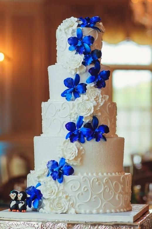 Bolo Azul e Branco De Casamento