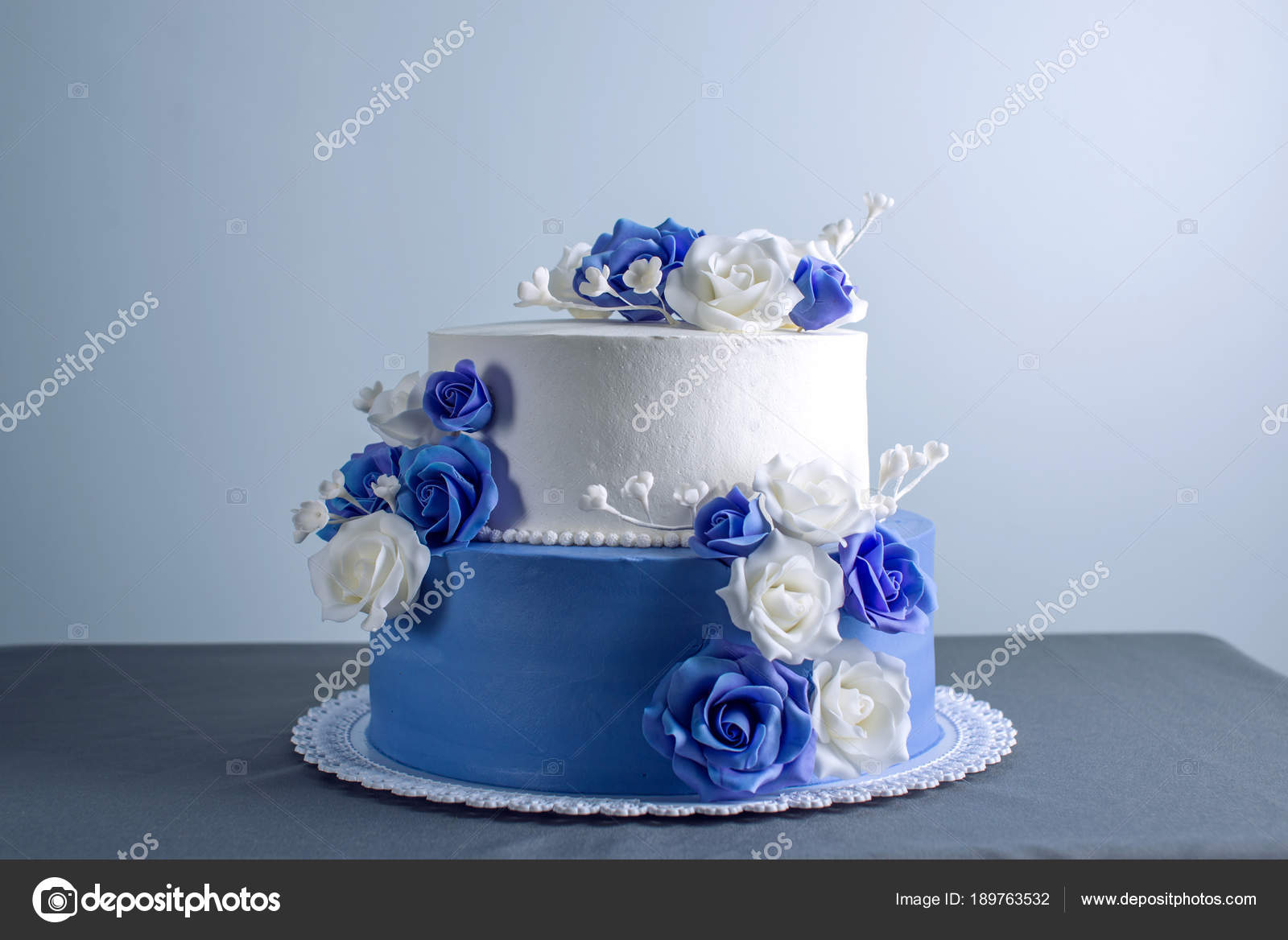Bolo Azul e Branco De Casamento