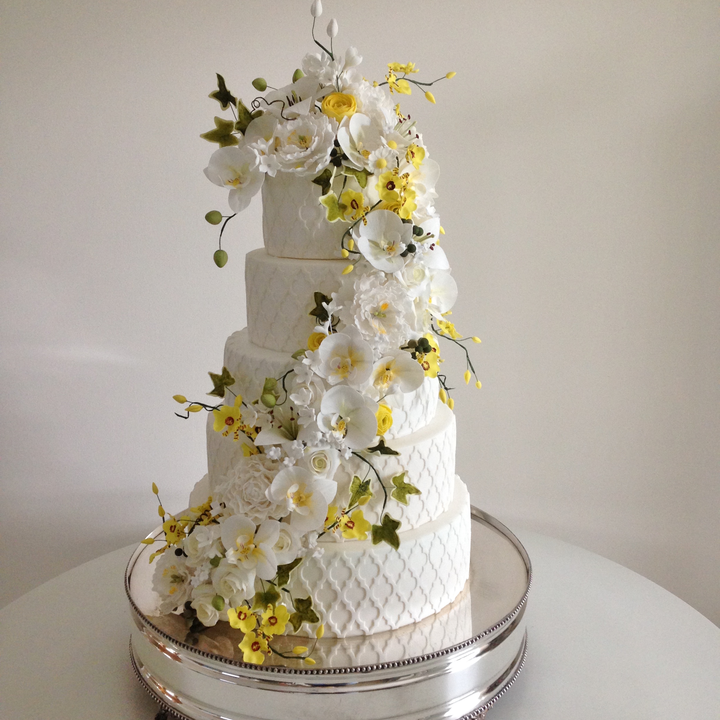 Bolo de Casamento Com Flores Amarelas