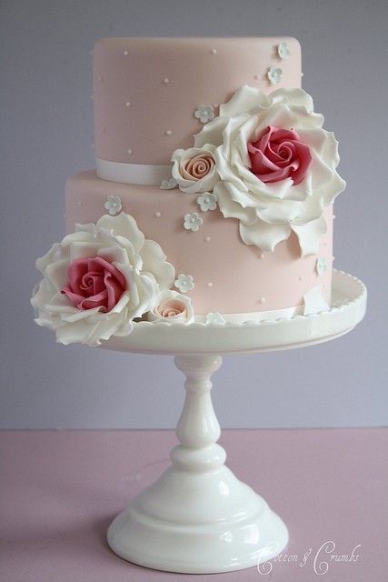 Bolo de Casamento Com Flores Artificiais