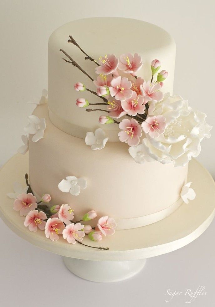 Bolo de Casamento Com Flores Artificiais