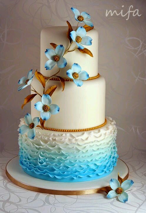 Bolo de Casamento Com Flores Azuis