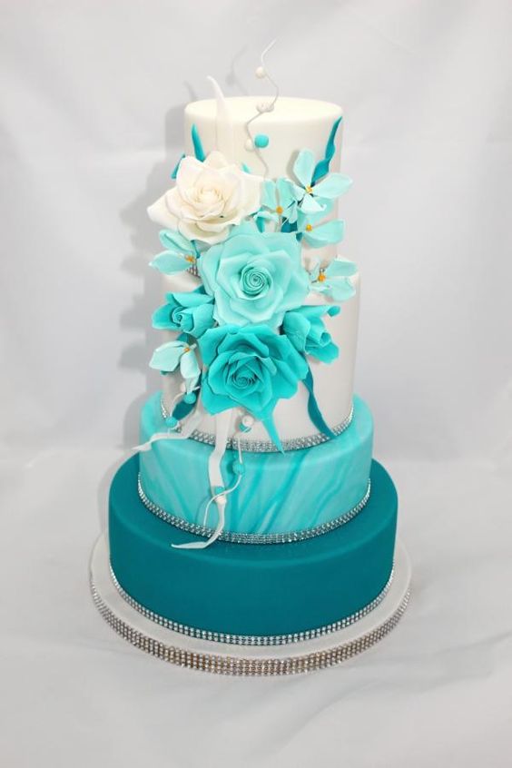 Bolo de Casamento Com Flores Azuis