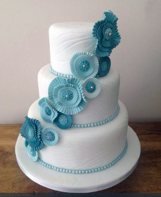 Bolo de Casamento Com Flores Azuis