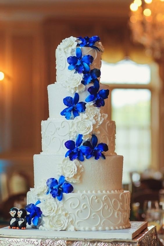 Bolo de Casamento Com Flores Azuis