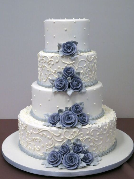 Bolo de Casamento Com Flores Azuis