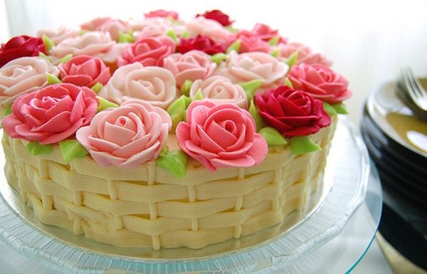 Bolo de Casamento Com Flores De Chantilly