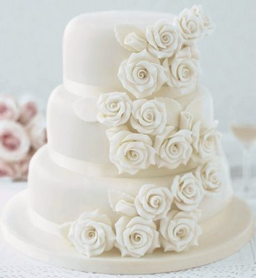 Bolo de Casamento Com Flores De Pasta Americana