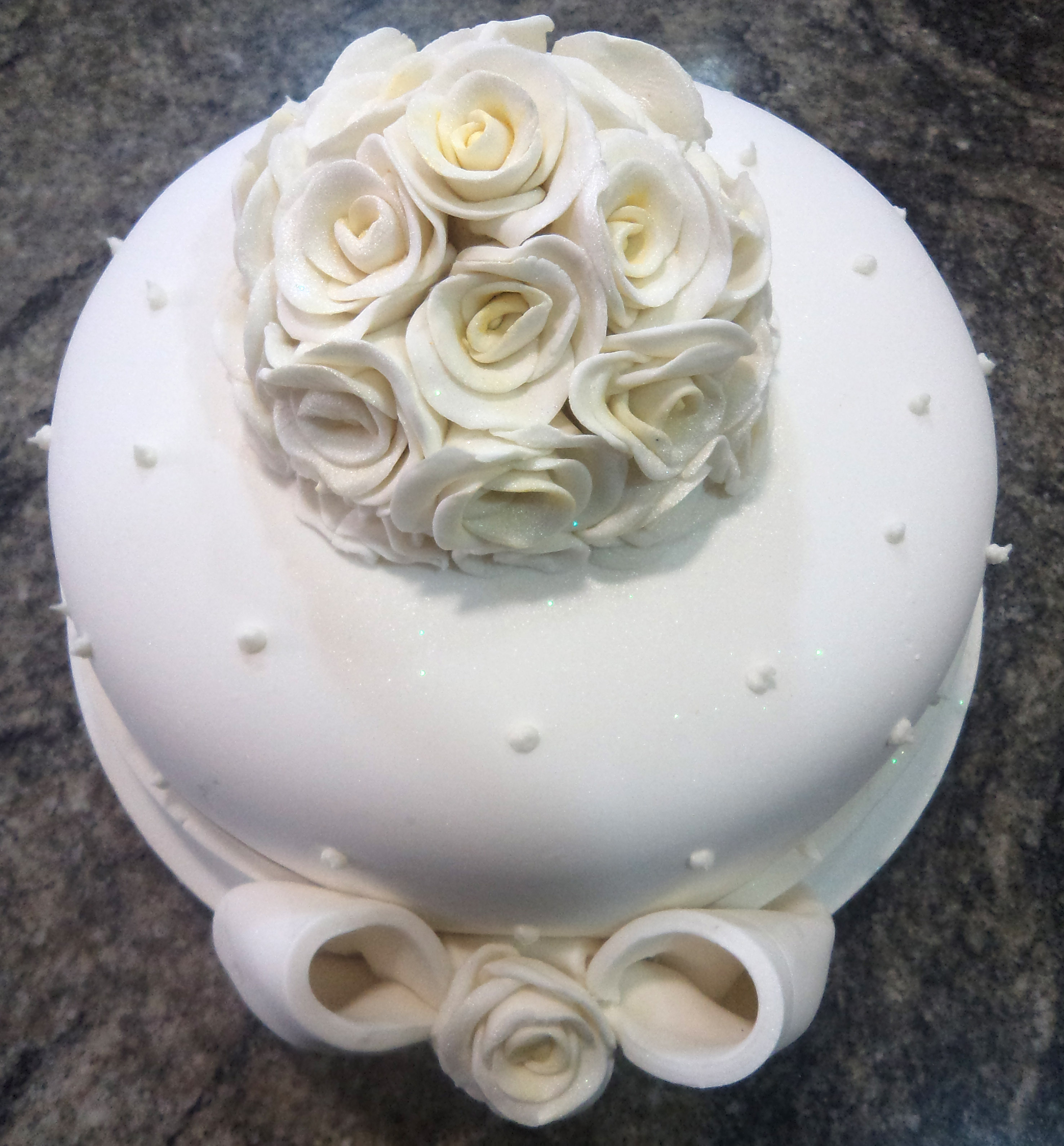 Bolo de Casamento Com Flores De Pasta Americana